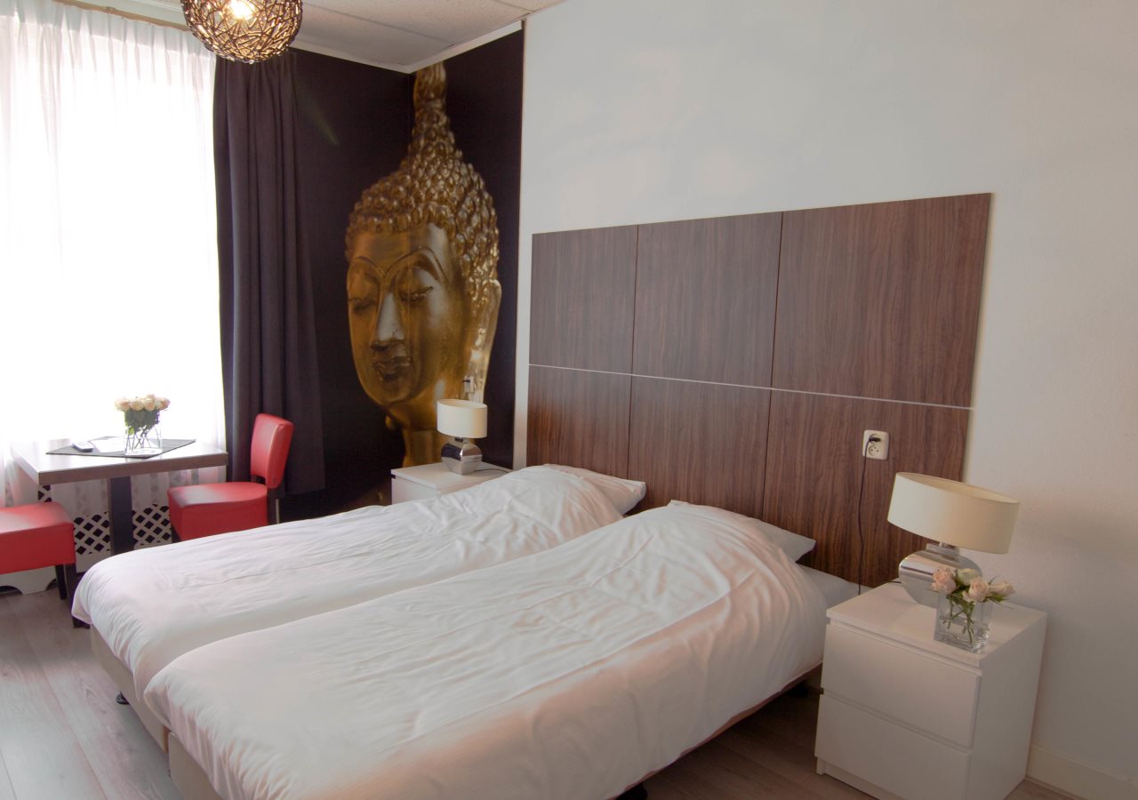 City Hotel 4