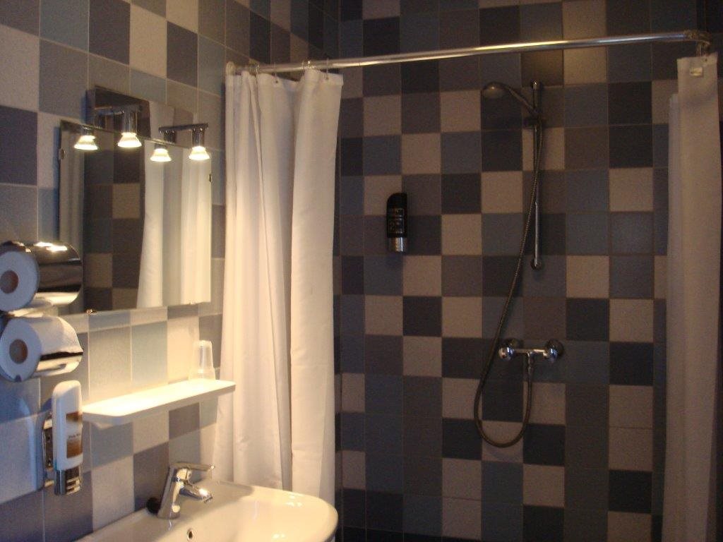 City Hotel 6