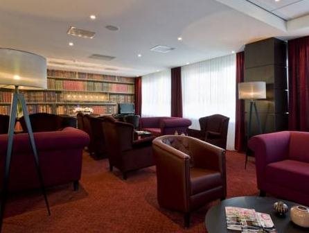 Holiday Inn Express Amsterdam - Sloterdijk Station 9