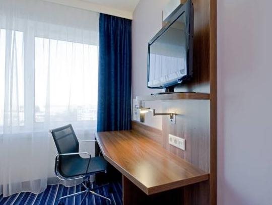 Holiday Inn Express Amsterdam - Sloterdijk Station 10