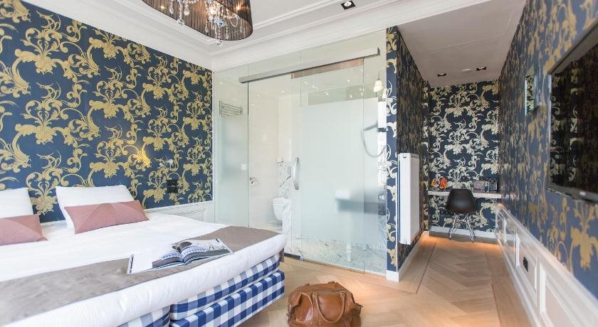 The Amsterdam Canal Hotel 16