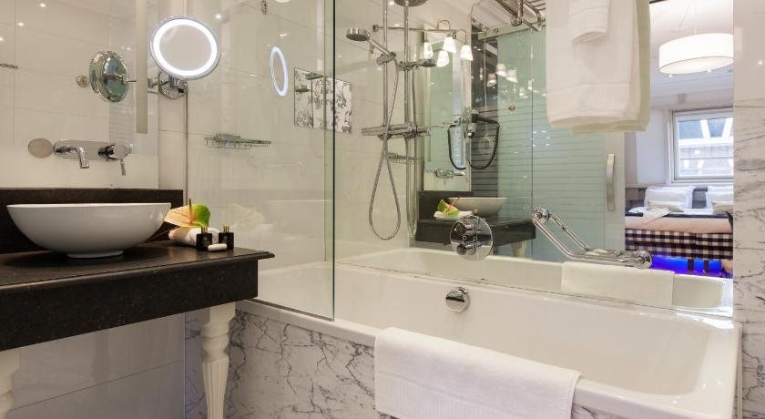 The Amsterdam Canal Hotel 21