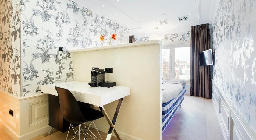 The Amsterdam Canal Hotel 23