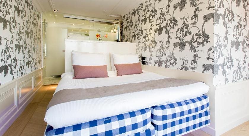 The Amsterdam Canal Hotel 24