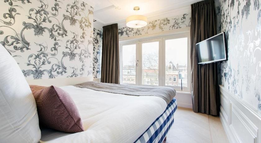 The Amsterdam Canal Hotel 3