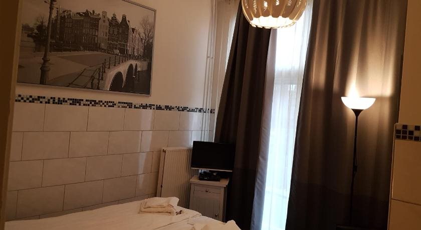 Weber Hotel 21
