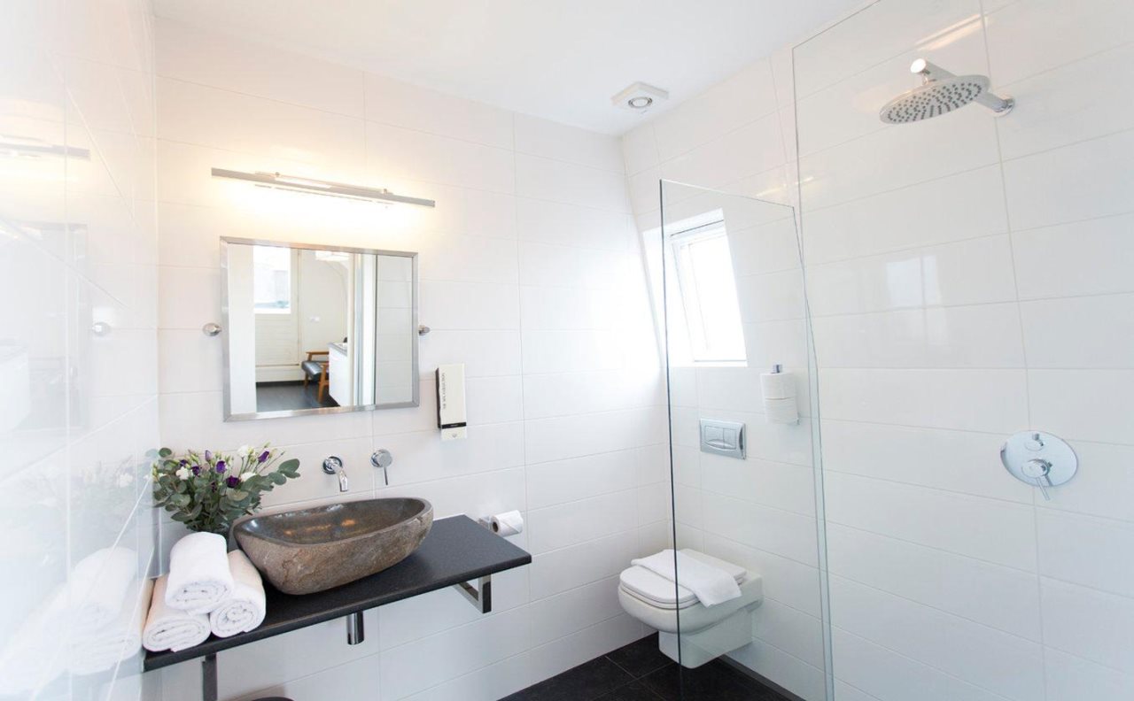 Quentin Canal House Hotel 11