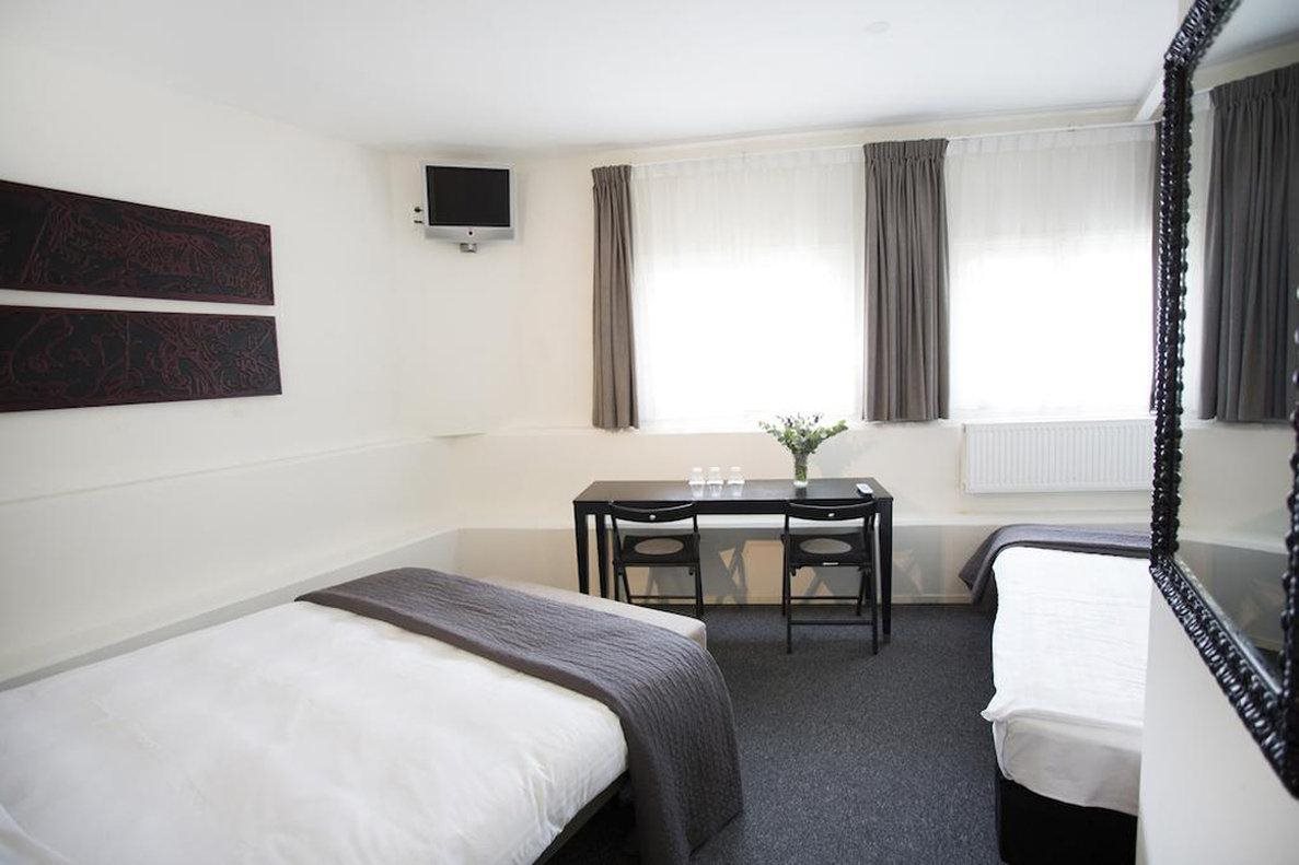 Quentin Canal House Hotel 21