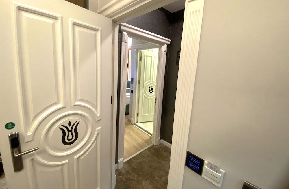 Hotel Black Tulip 11