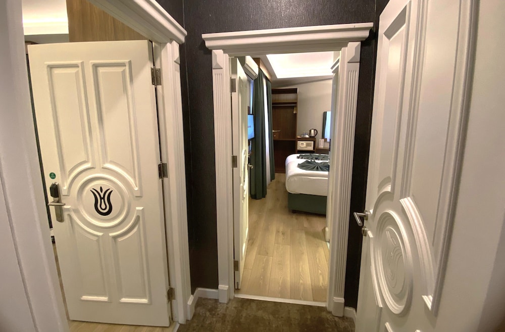 Hotel Black Tulip 13
