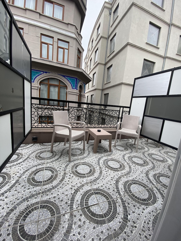 Manesol Boutique Galata 18