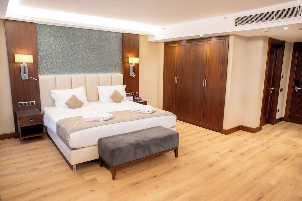 Grand Aras Hotel & Suites 8