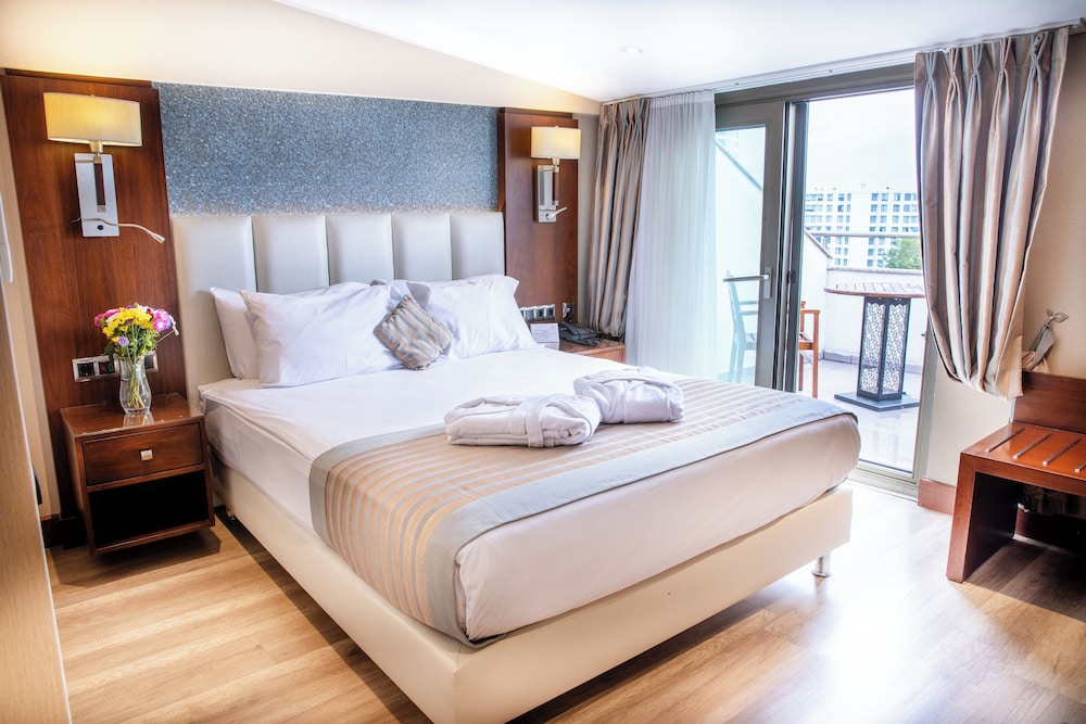 Grand Aras Hotel & Suites 10