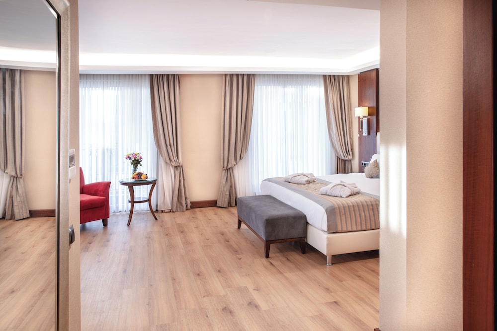 Grand Aras Hotel & Suites 9