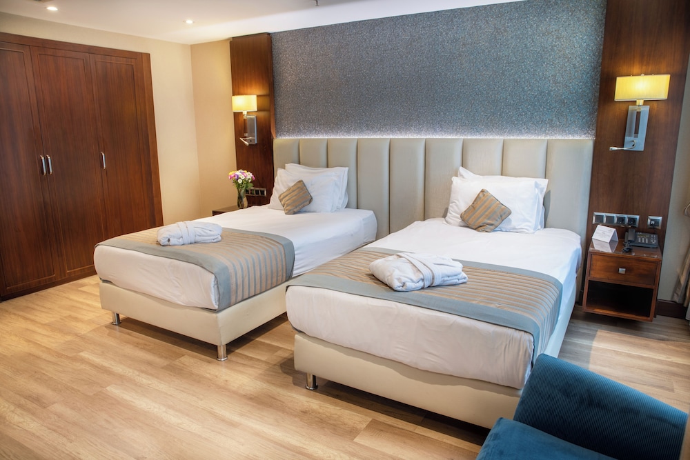 Grand Aras Hotel & Suites 12