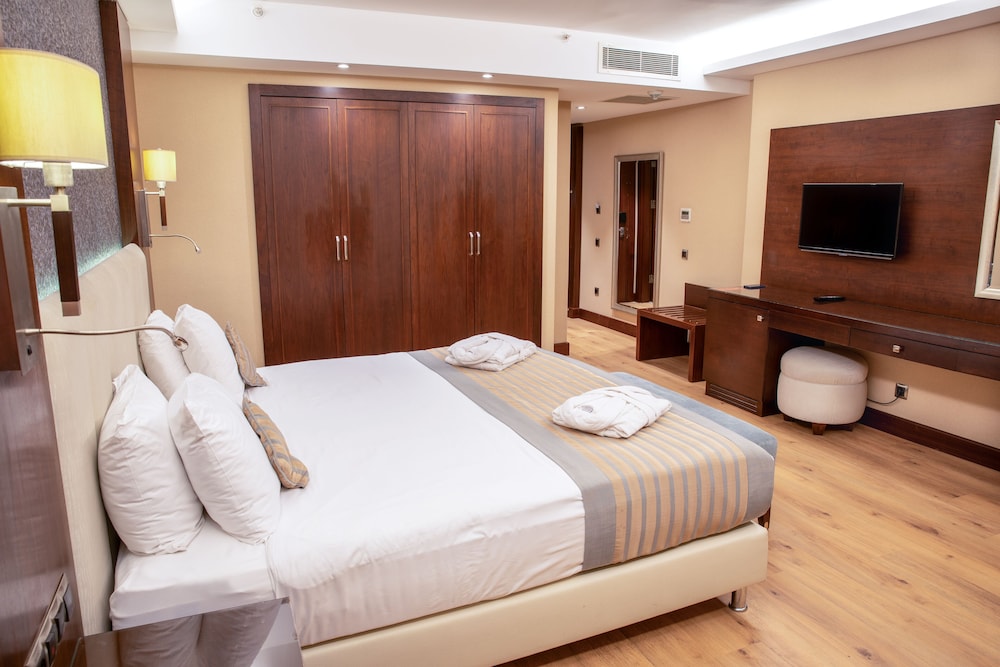 Grand Aras Hotel & Suites 4