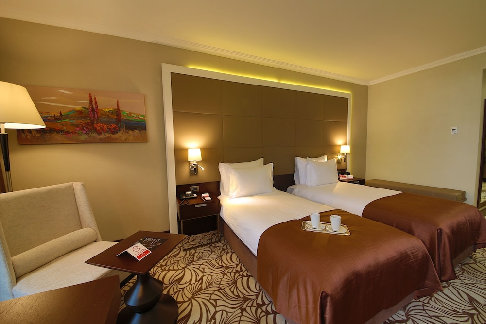 Ramada Hotel & Suites by Wyndham Istanbul Merter 14