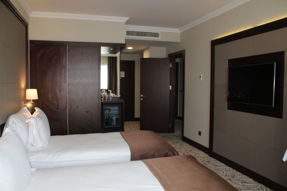 Ramada Hotel & Suites by Wyndham Istanbul Merter 16