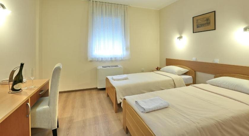 Hotel Novella Uno 2