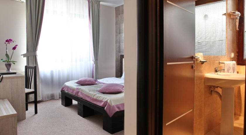 Hotel Vozarev 16