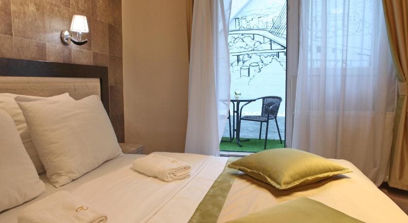 Hotel Vozarev 21