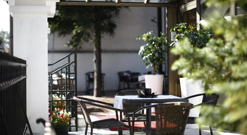 Hotel Vozarev 24
