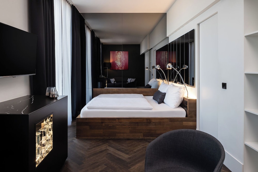 Hotel AMANO Grand Central 21