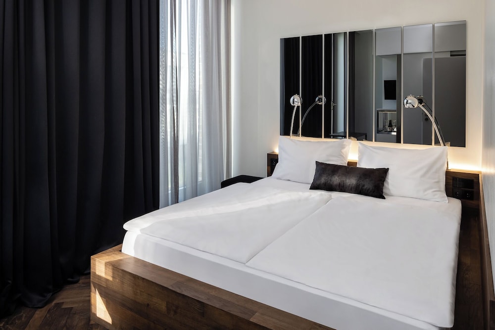 Hotel AMANO Grand Central 24