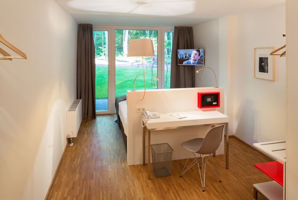 V-Hotel 6