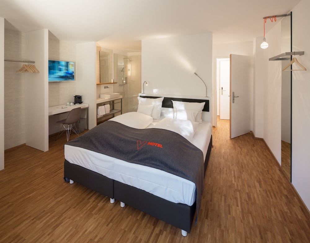 V-Hotel 8