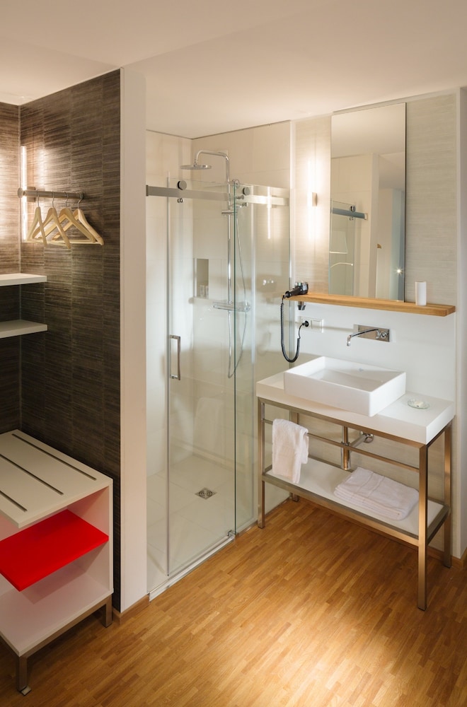 V-Hotel 21