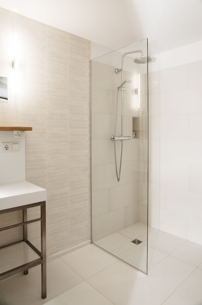 V-Hotel 22