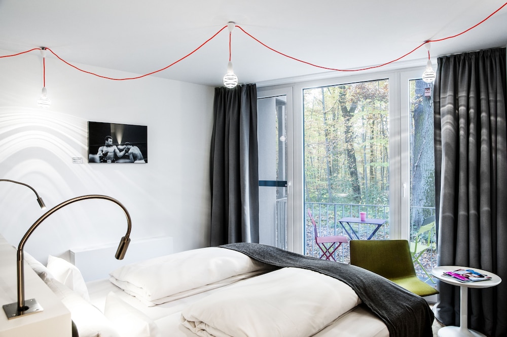 V-Hotel 9