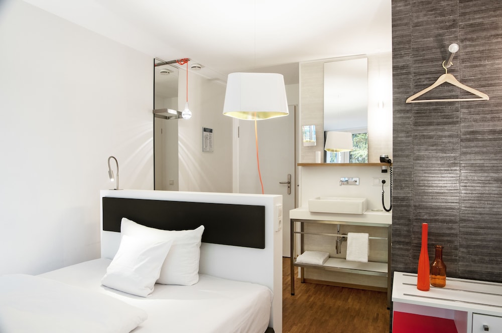 V-Hotel 16