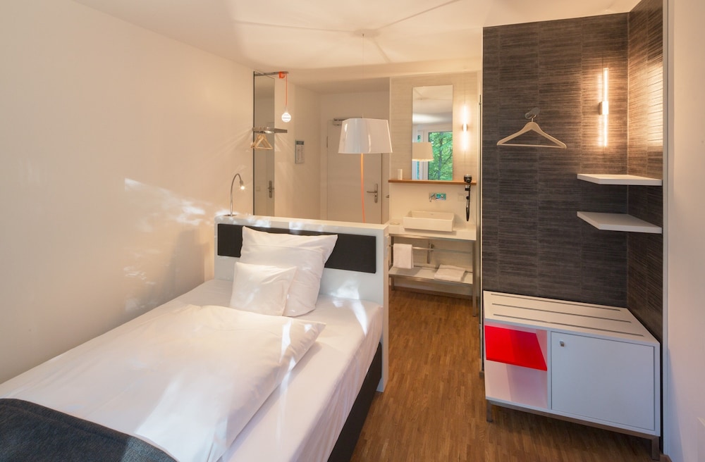 V-Hotel 5