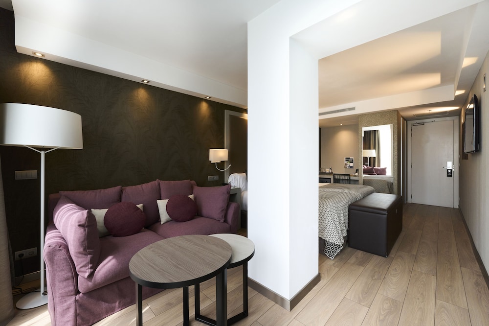 Catalonia Square Hotel 22