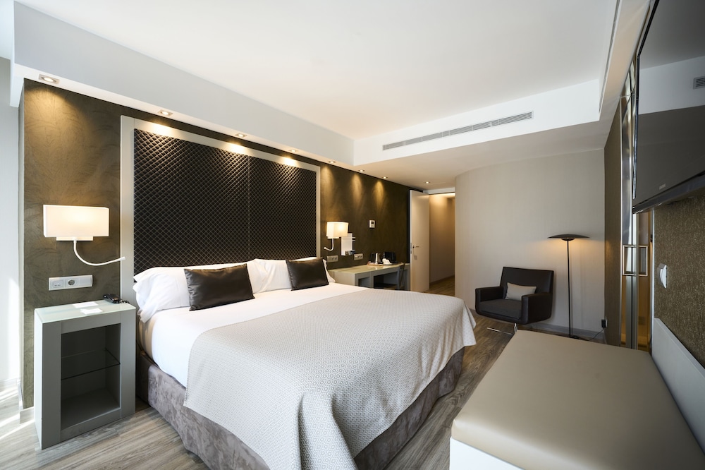Catalonia Square Hotel 16