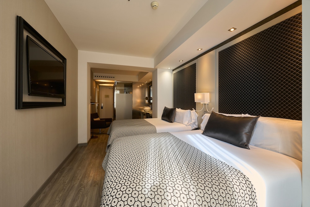 Catalonia Square Hotel 9