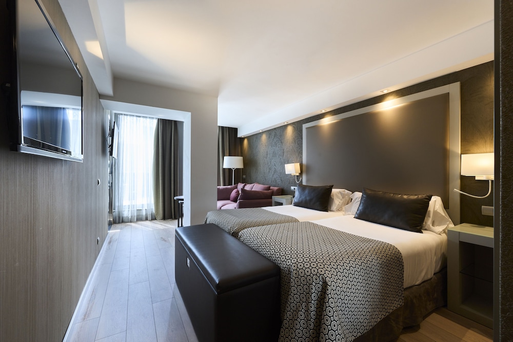 Catalonia Square Hotel 21