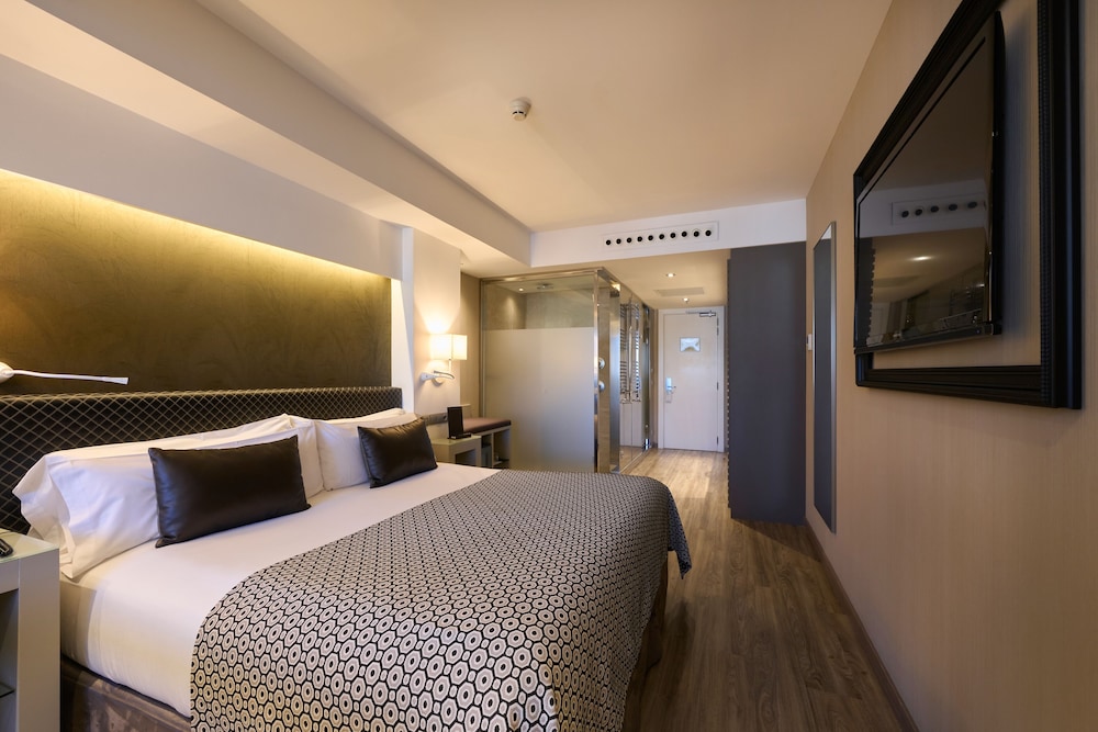 Catalonia Square Hotel 15