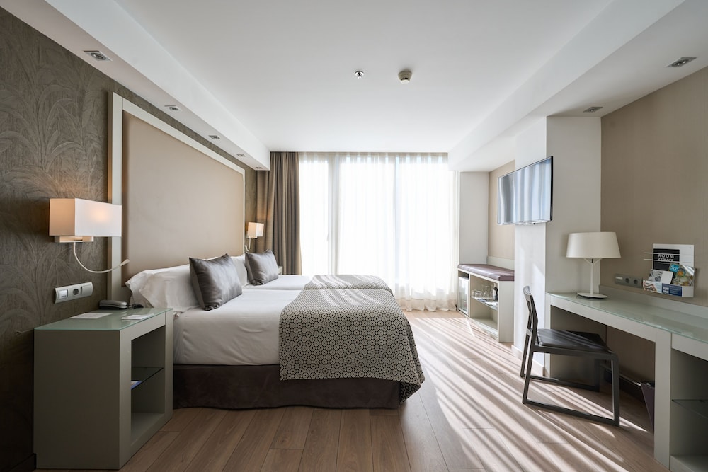 Catalonia Square Hotel 24