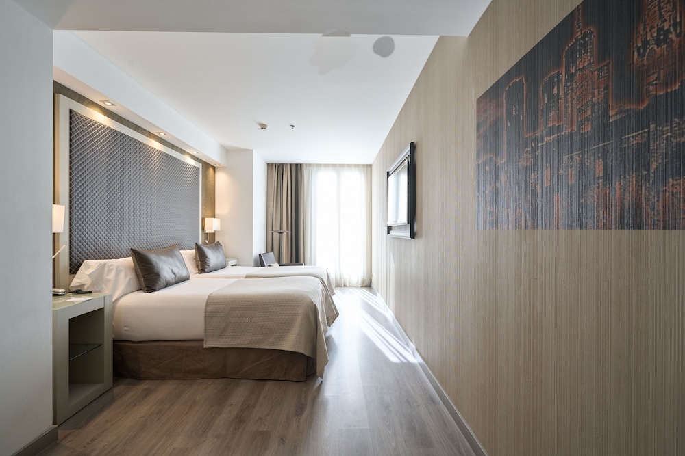Catalonia Square Hotel 20