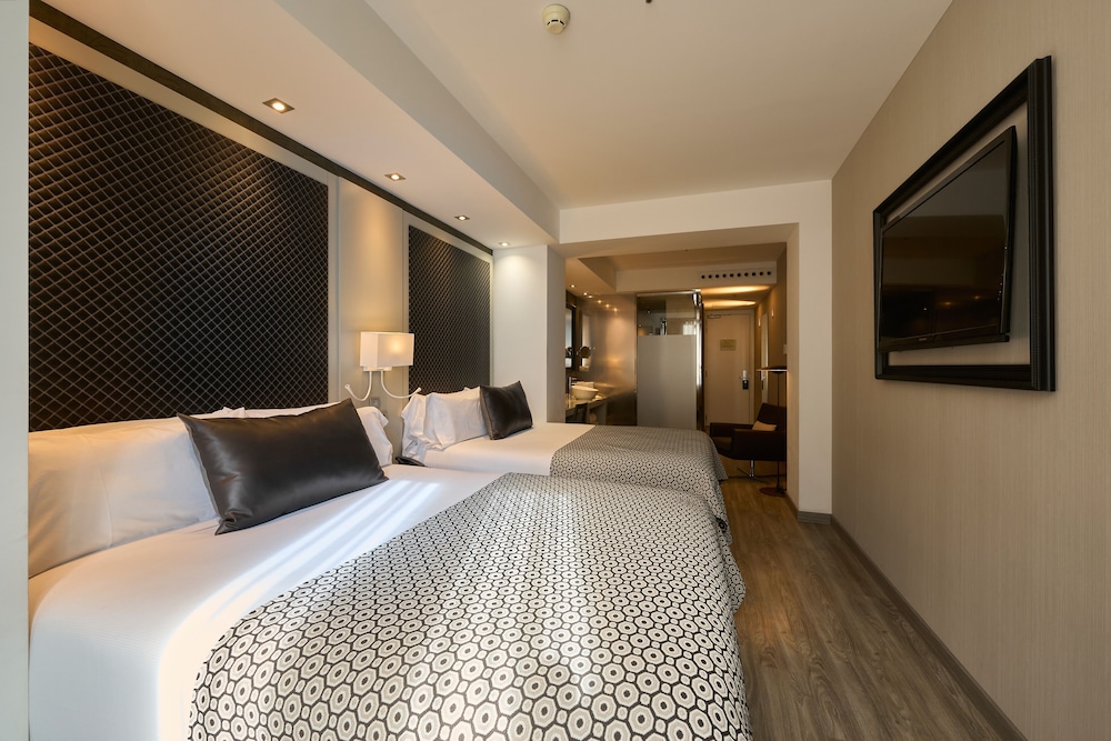 Catalonia Square Hotel 12