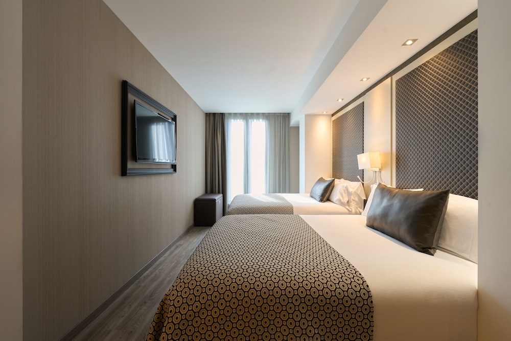 Catalonia Square Hotel 11