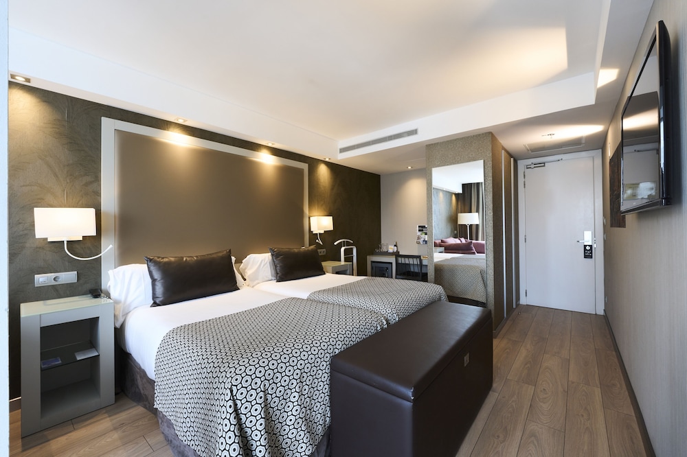 Catalonia Square Hotel 23