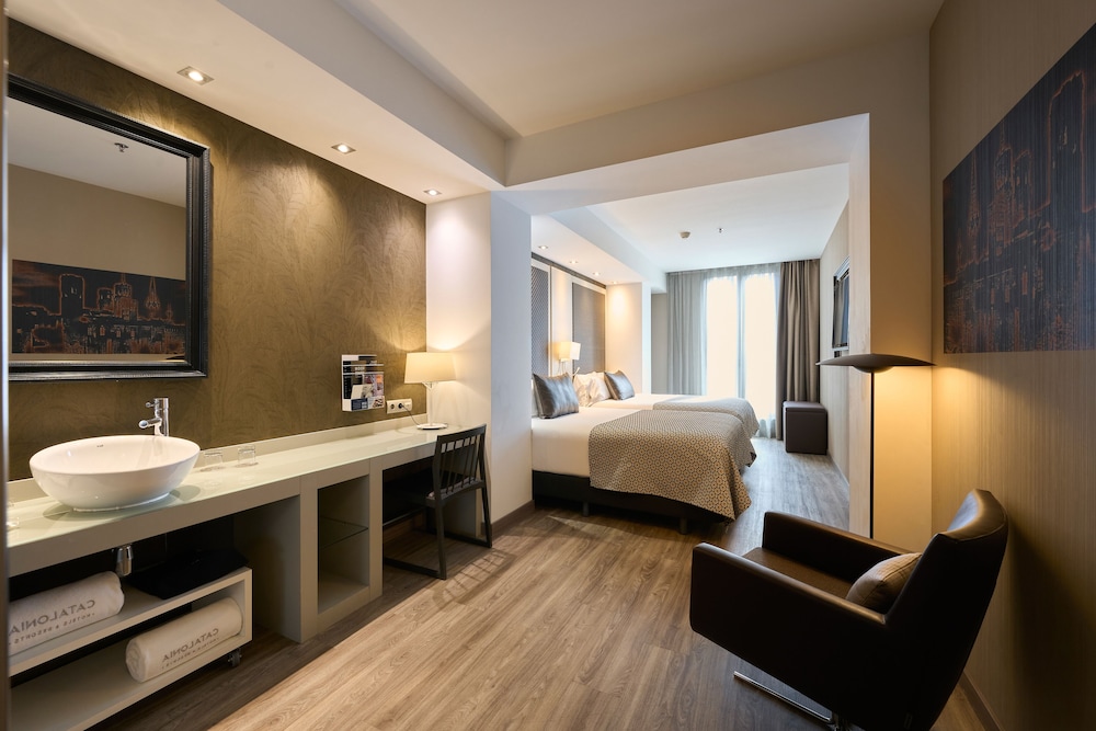 Catalonia Square Hotel 10