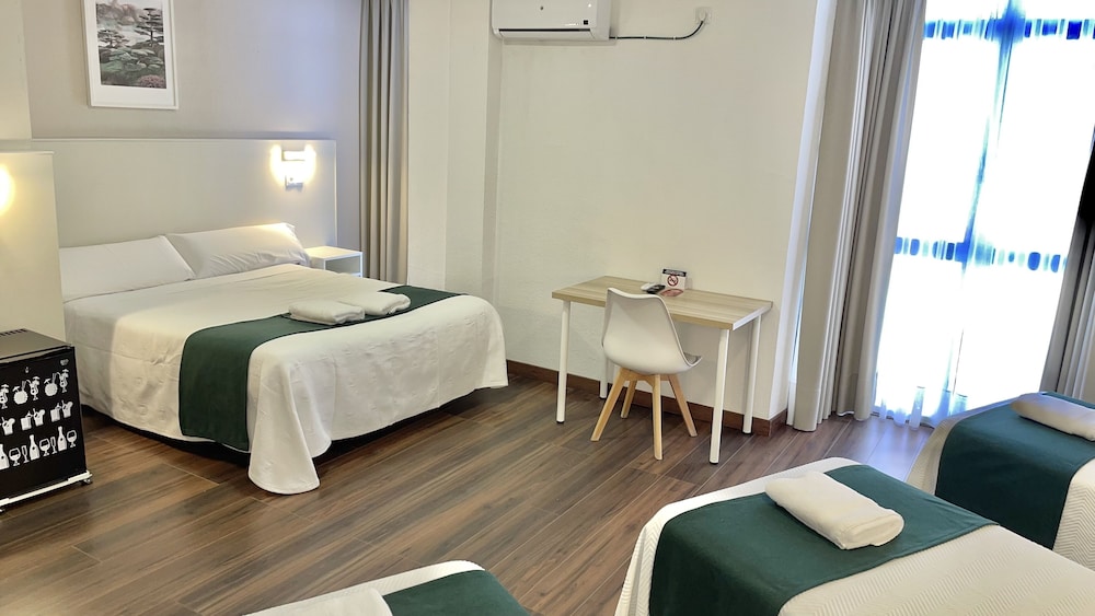 Hostal Gran Via 17