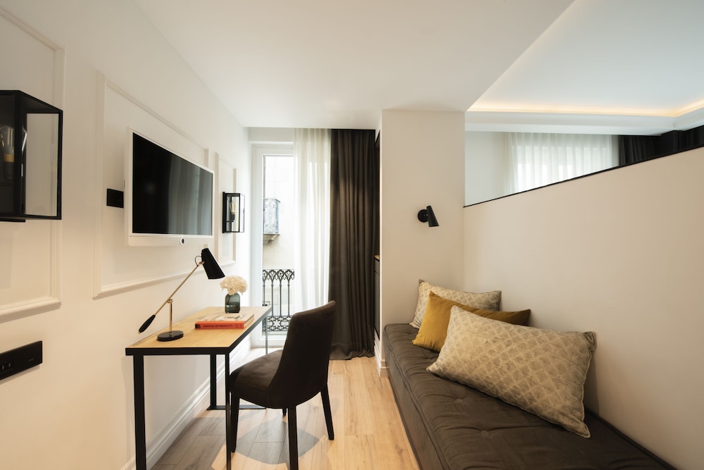 Hotel The Serras 13