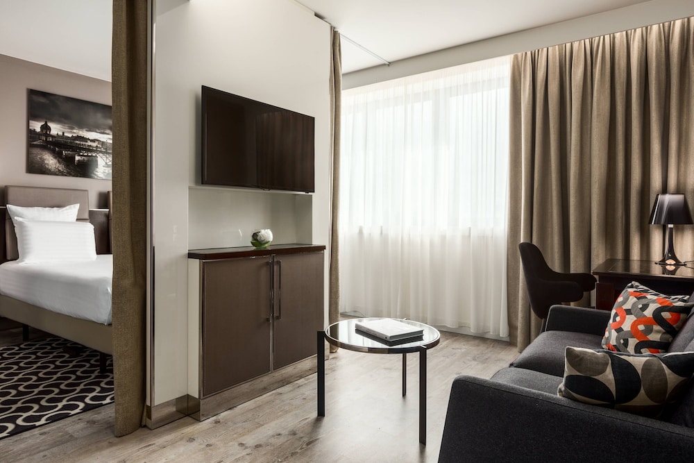 AC Hotel Paris Porte Maillot 8