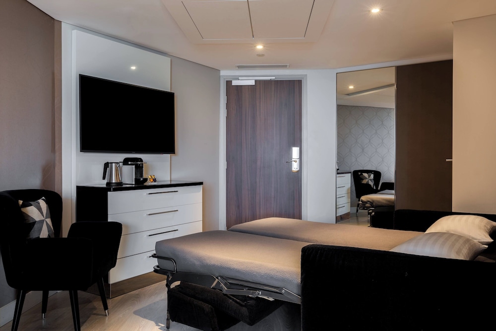 AC Hotel Paris Porte Maillot 19
